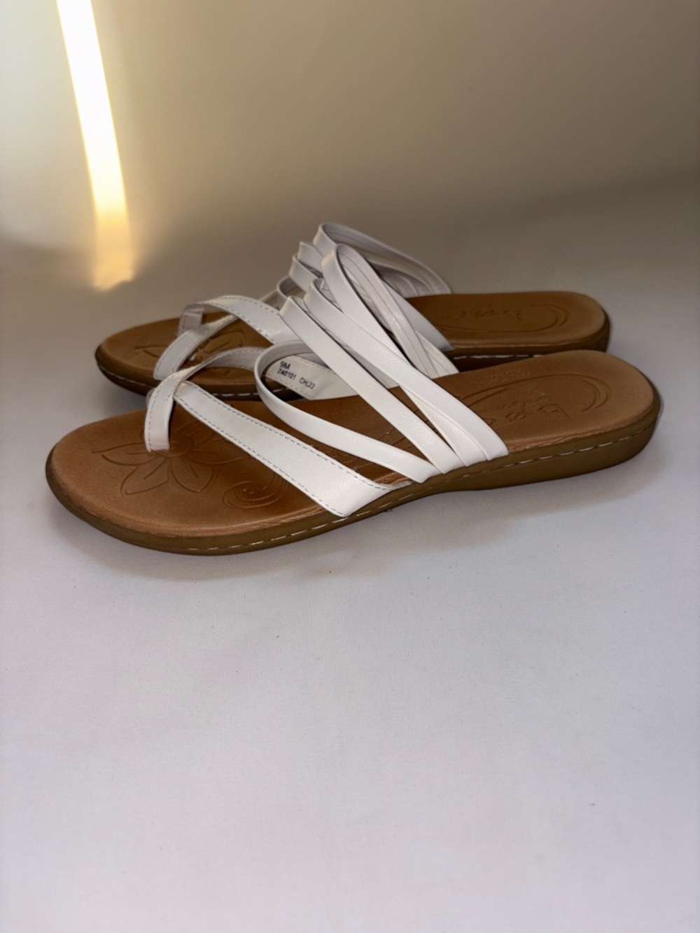 b.o.c. Alisha‎ - White Multi-Strap Slide Sandals - Size 9 - Picture 5 of 7